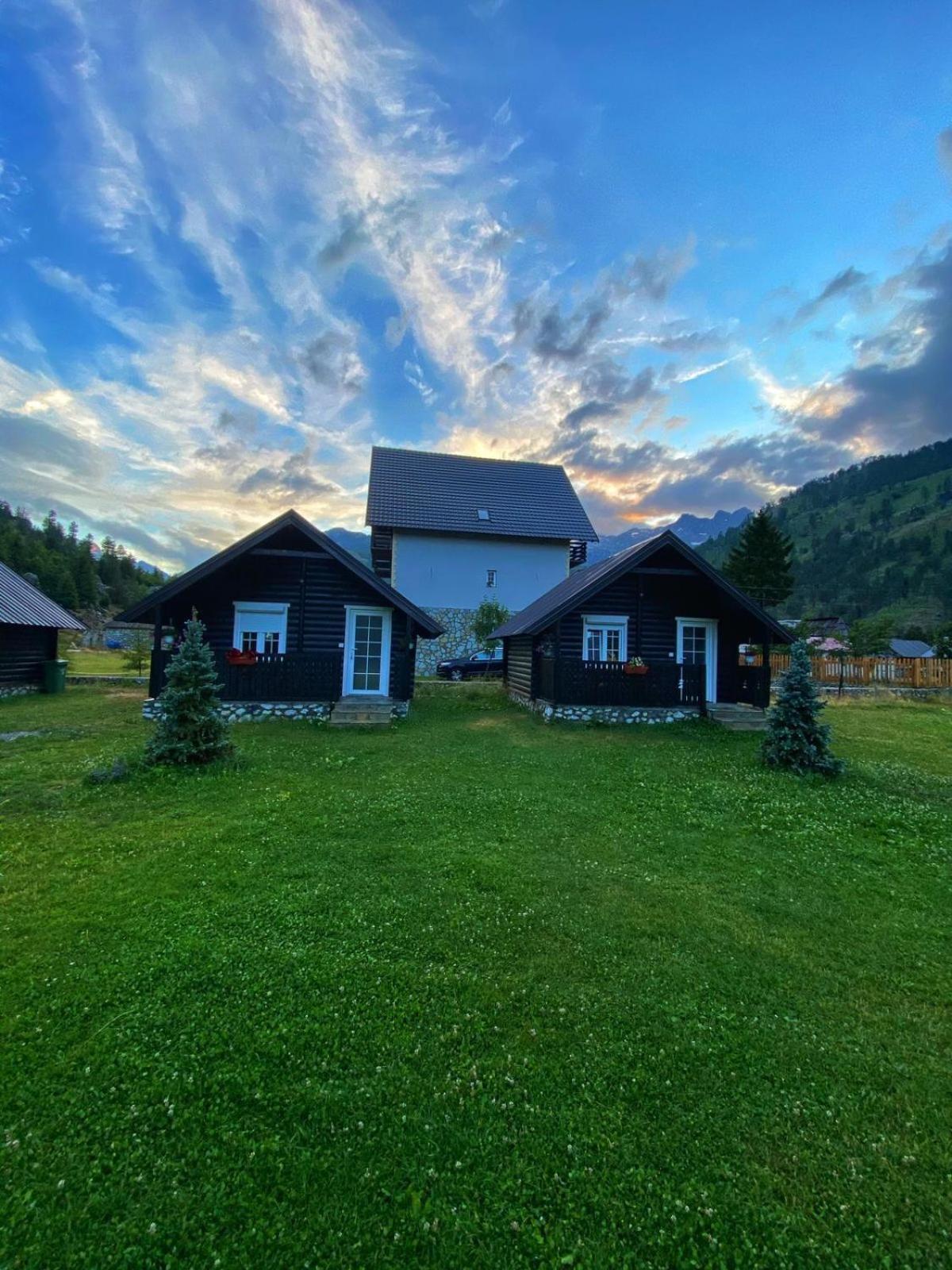 Hotel Tradita Валбона Экстерьер фото